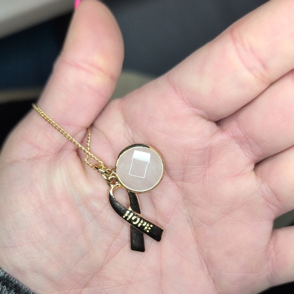 Avon Gold Ribbon Heart Pendant Necklace. New. - Picture 5 of 6